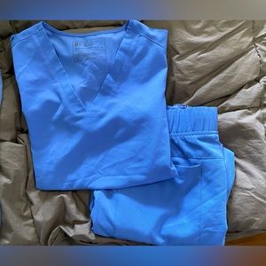 Figs blue scrubs set Sz M (7)